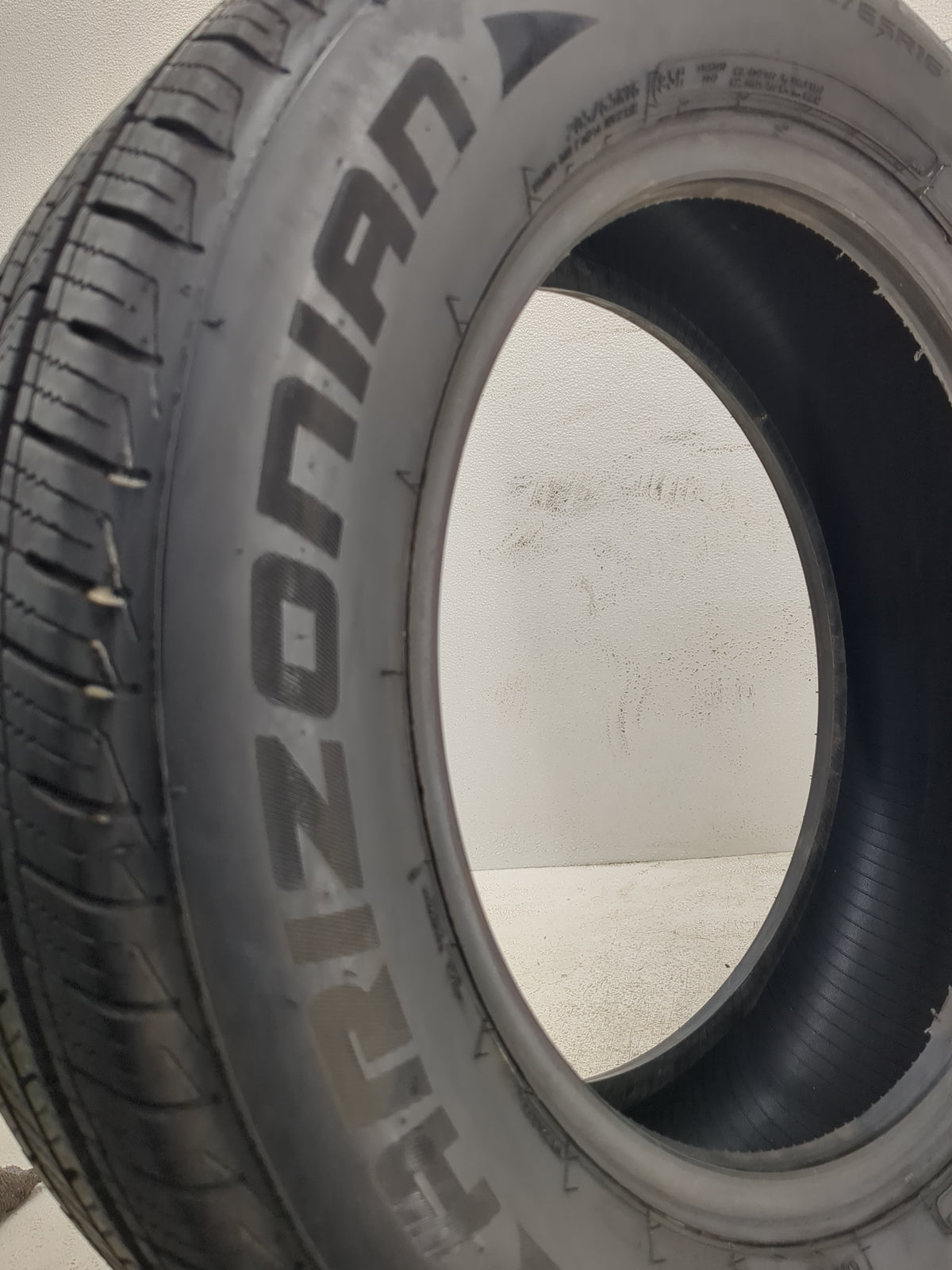 Used Tire 205/55R16 ARIZONIAN SILVER EDITION 95H - Tread Depth 9/32 - Oemusedautoparts1.com