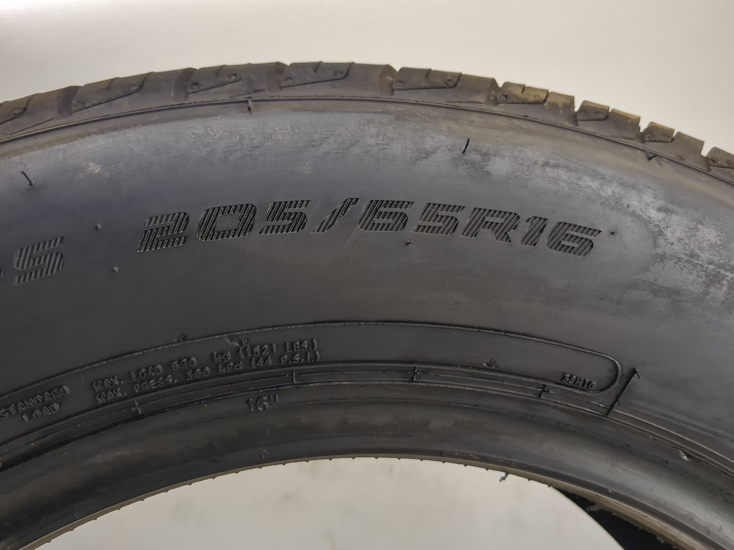 Used Tire 205/55R16 ARIZONIAN SILVER EDITION 95H - Tread Depth 9/32 - Oemusedautoparts1.com