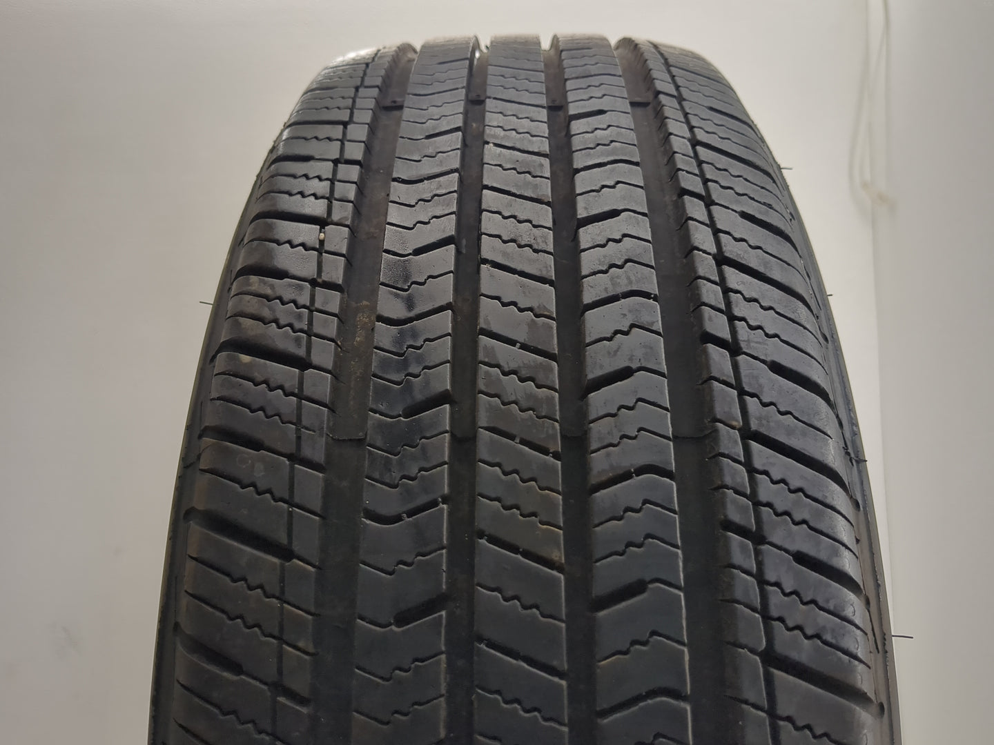 Used Tire 205/55R16 ARIZONIAN SILVER EDITION 95H - Tread Depth 9/32 - Oemusedautoparts1.com