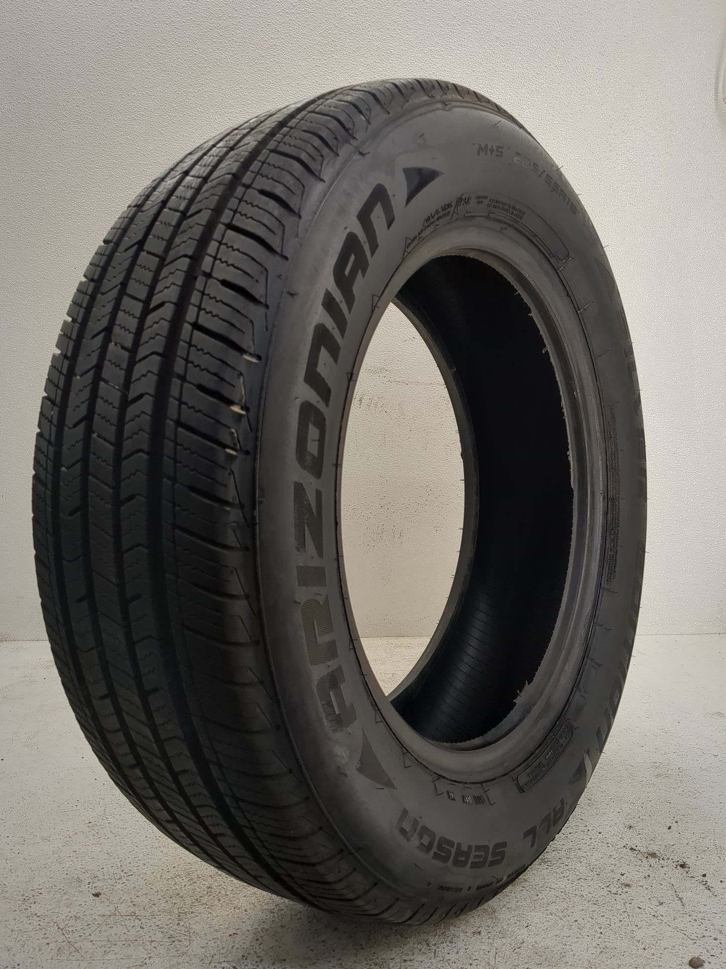 Used Tire 205/55R16 ARIZONIAN SILVER EDITION 95H - Tread Depth 9/32 - Oemusedautoparts1.com
