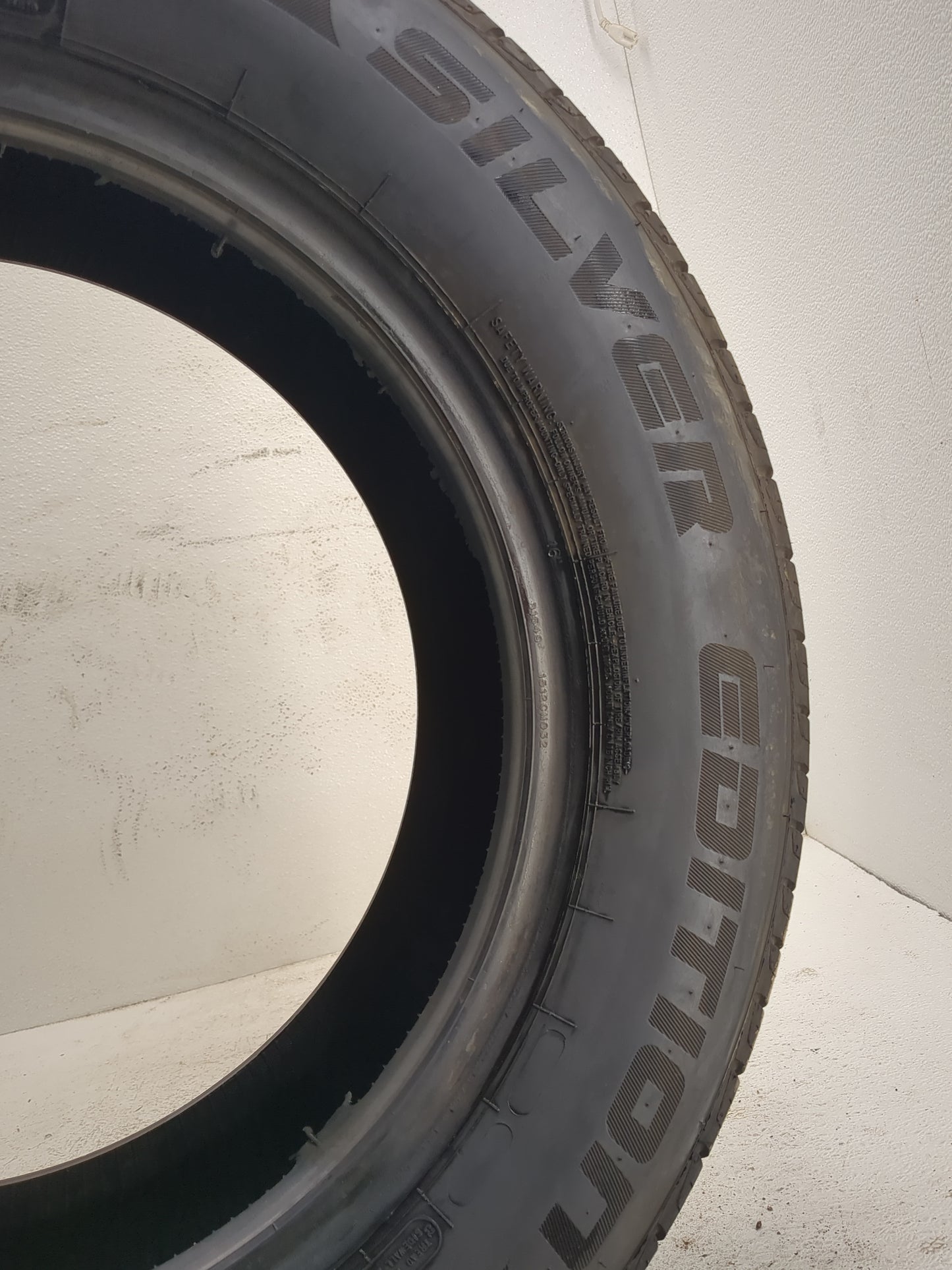 Used Tire 205/55R16 ARIZONIAN SILVER EDITION 95H - Tread Depth 9/32 - Oemusedautoparts1.com