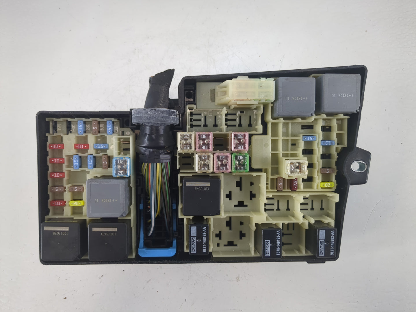 2012-2014 Ford Focus Fusebox Fuse Box Panel Relay Module P/N:AV6T-14A067-AC Fits Fits 2012 2013 2014 OEM Used Auto Parts - O
