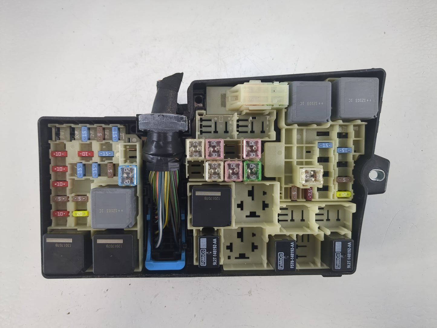 2012-2014 Ford Focus Fusebox Fuse Box Panel Relay Module P/N:AV6T-14A067-AC Fits Fits 2012 2013 2014 OEM Used Auto Parts - O
