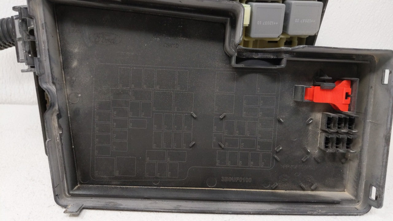 2012-2014 Ford Focus Fusebox Fuse Box Panel Relay Module P/N:AV6T-14A142-AB AV6T-14A142-AA, FU4T-14K733 Fits Fits 2012 2013 