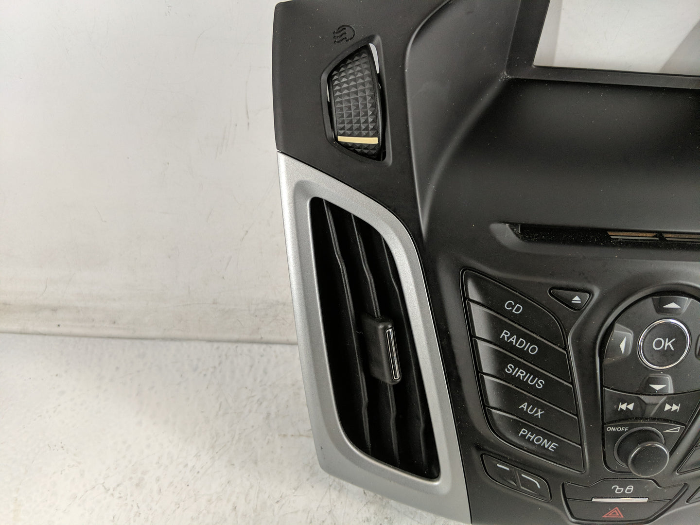 2012-2013 Ford Focus Radio Control Panel - Oemusedautoparts1.com
