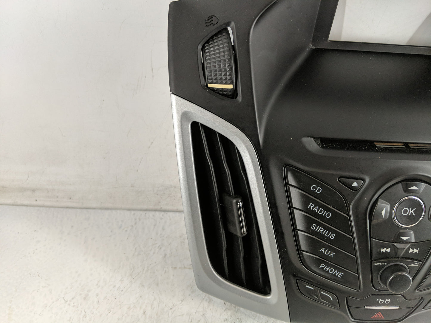 2012-2013 Ford Focus Radio Control Panel - Oemusedautoparts1.com