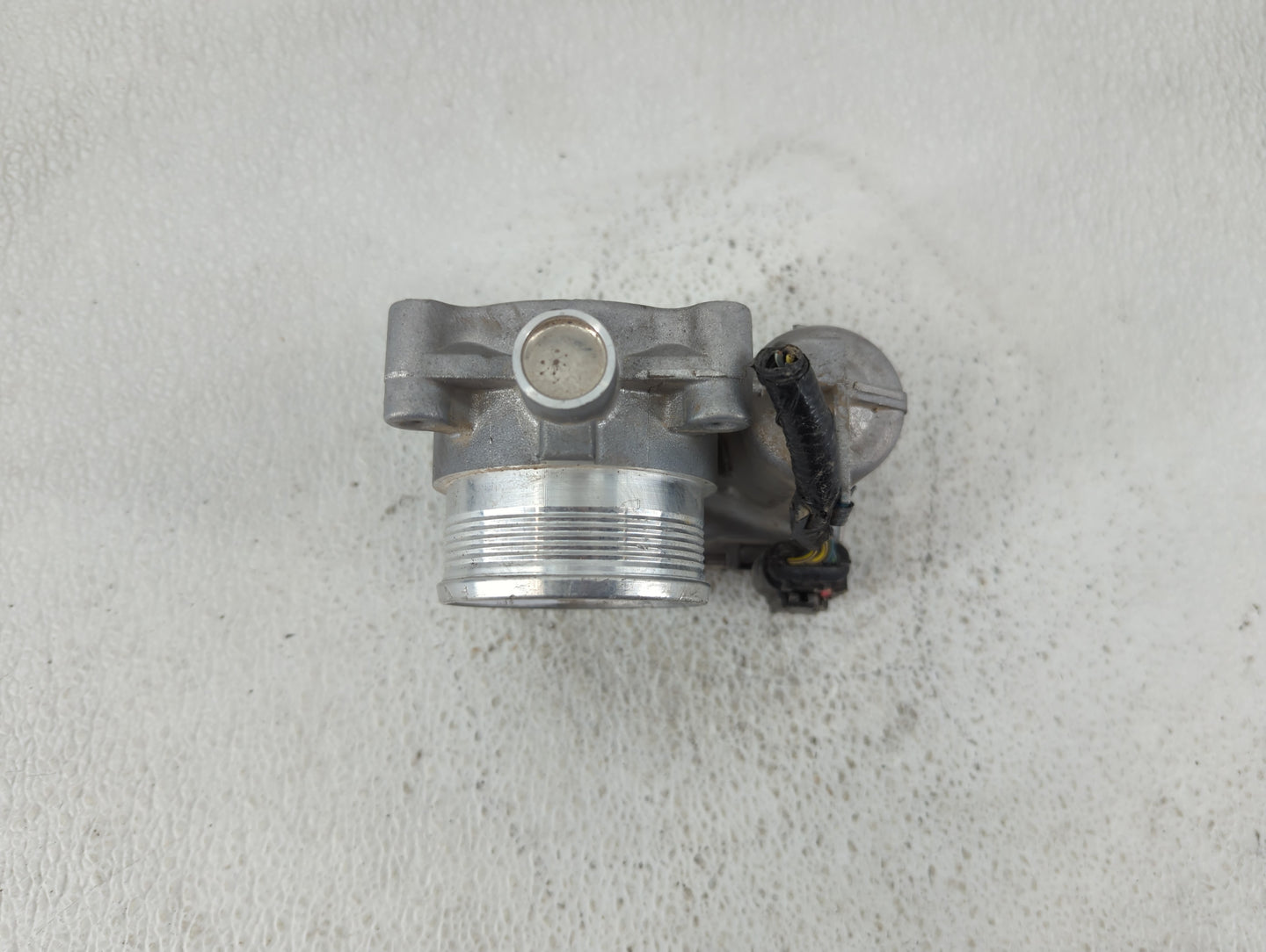2012-2013 Ford Focus Throttle Body P/N:DS7E-9F991-BB Fits Fits 2012 2013 2014 2015 2016 2017 OEM Used Auto Parts - Oemusedau
