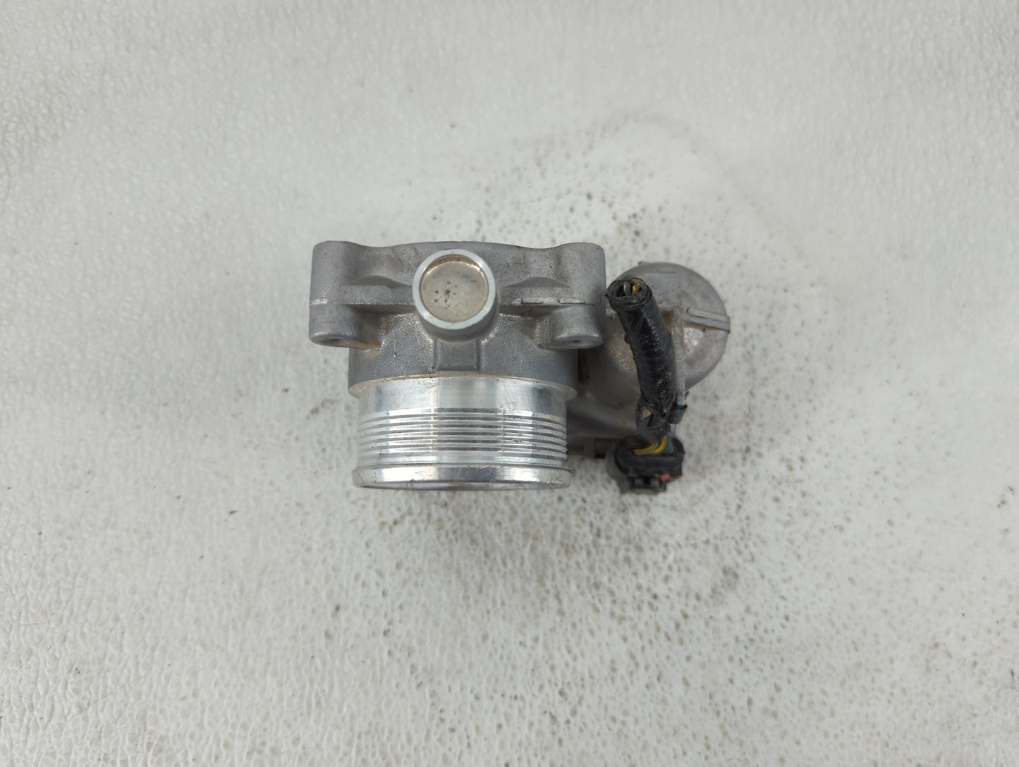 2012-2013 Ford Focus Throttle Body P/N:DS7E-9F991-BB Fits Fits 2012 2013 2014 2015 2016 2017 OEM Used Auto Parts - Oemusedau