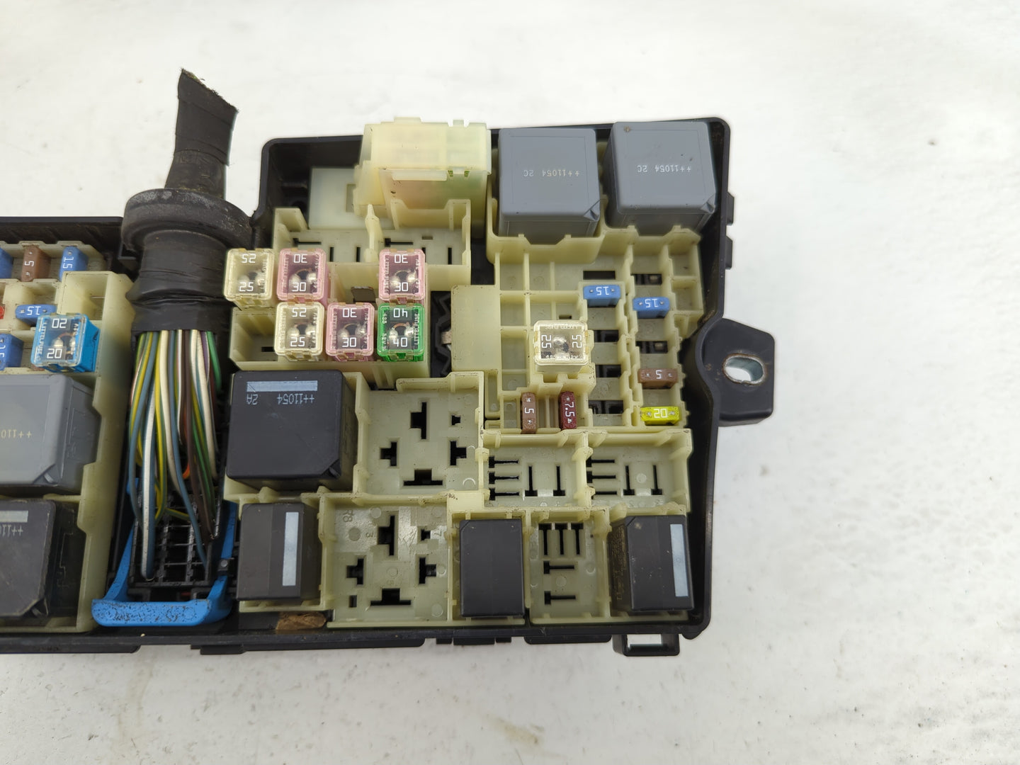 2012-2014 Ford Focus Fusebox Fuse Box Panel Relay Module P/N:5B0Q10107 AV6T-14A067-AB Fits Fits 2012 2013 2014 OEM Used Auto