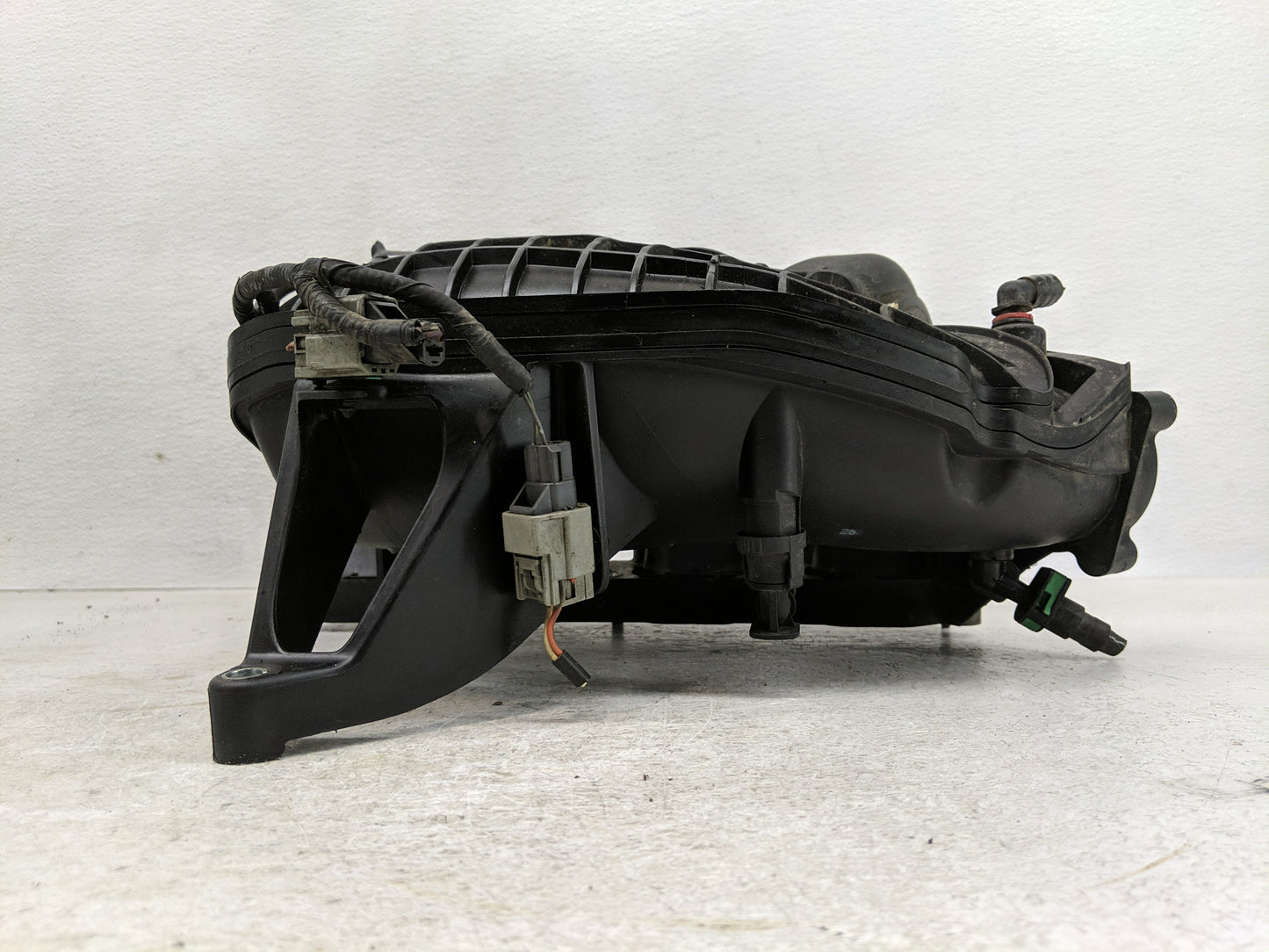2012-2018 Ford Focus Air Intake Manifold P/N:CM5E-9424-BC Fits Fits 2012 2013 2014 2015 2016 2017 2018 2019 2020 2021 2022 O