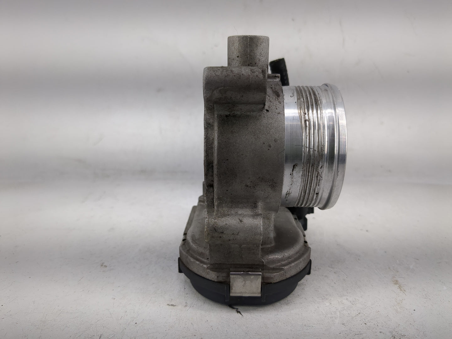 2012-2013 Ford Focus Throttle Body P/N:0 280 750 566 Fits Fits 2012 2013 2014 2015 2016 2017 OEM Used Auto Parts - Oemusedau