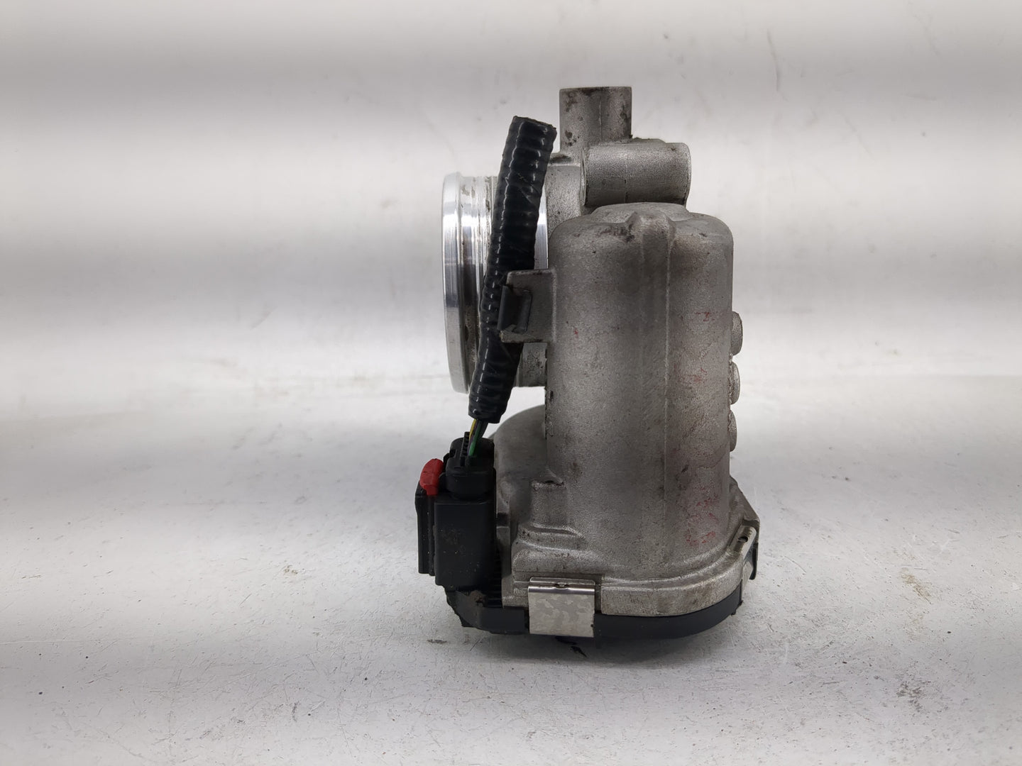 2012-2013 Ford Focus Throttle Body P/N:0 280 750 566 Fits Fits 2012 2013 2014 2015 2016 2017 OEM Used Auto Parts - Oemusedau