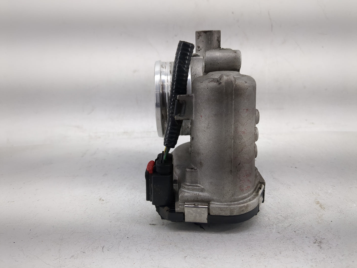 2012-2013 Ford Focus Throttle Body P/N:0 280 750 566 Fits Fits 2012 2013 2014 2015 2016 2017 OEM Used Auto Parts - Oemusedau