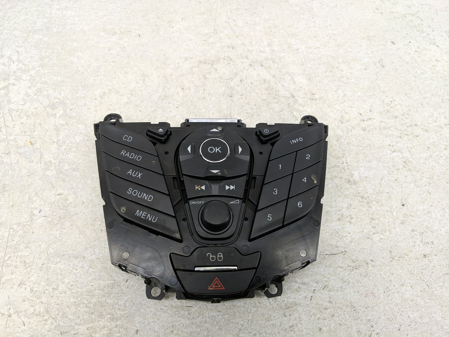 2012-2013 Ford Focus Radio AM FM Cd Player Receiver Replacement P/N:CM5T18K811AC Fits Fits 2012 2013 OEM Used Auto Parts - O