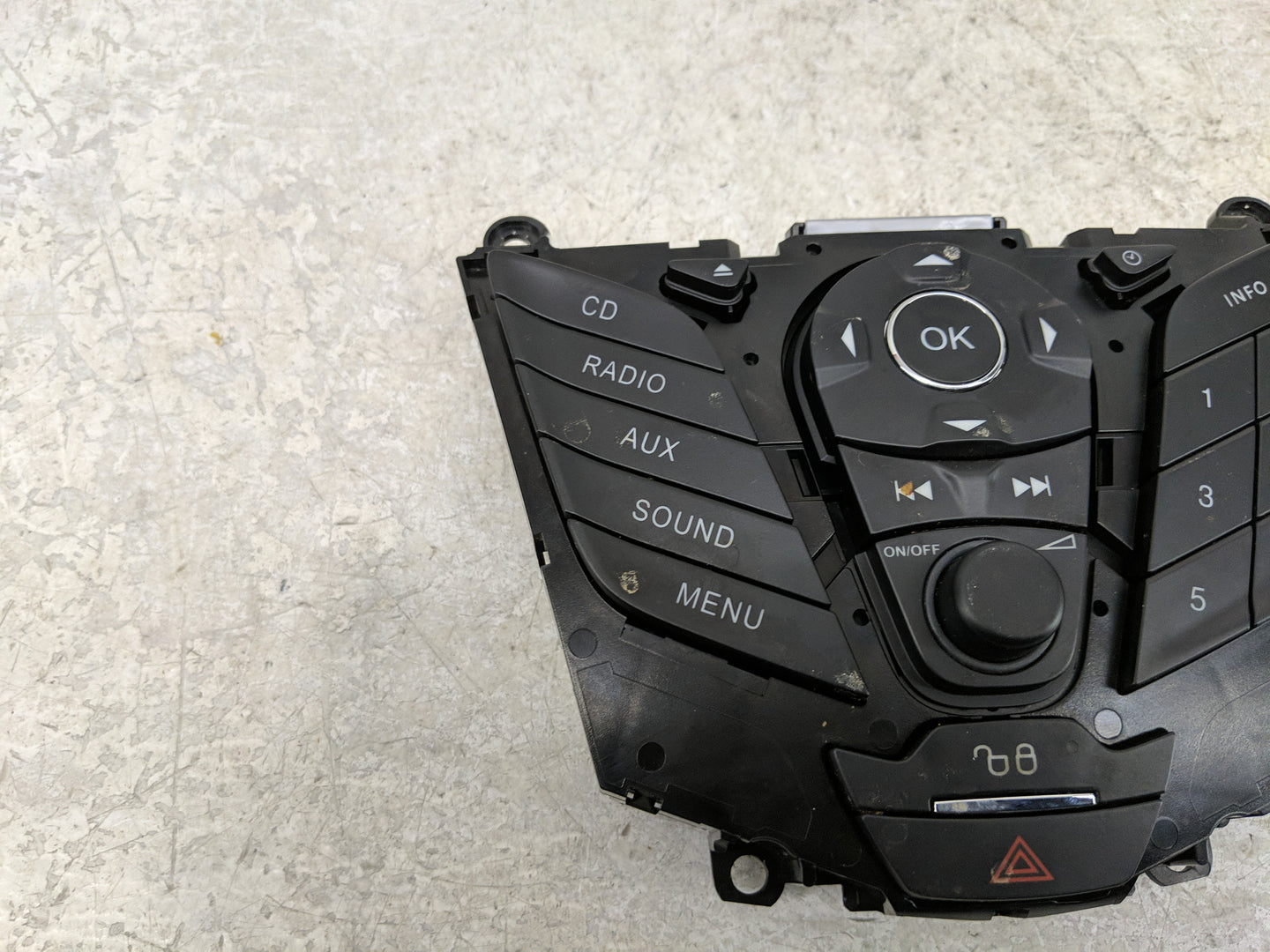 2012-2013 Ford Focus Radio AM FM Cd Player Receiver Replacement P/N:CM5T18K811AC Fits Fits 2012 2013 OEM Used Auto Parts - O