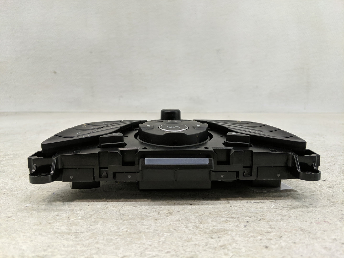 2012-2013 Ford Focus Radio AM FM Cd Player Receiver Replacement P/N:CM5T18K811AC Fits Fits 2012 2013 OEM Used Auto Parts - O