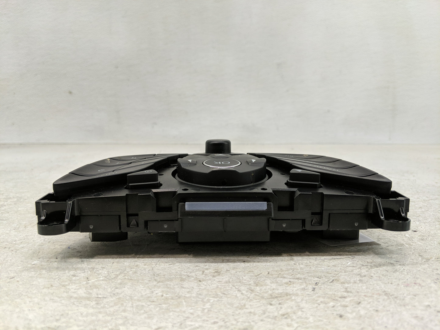 2012-2013 Ford Focus Radio AM FM Cd Player Receiver Replacement P/N:CM5T18K811AC Fits Fits 2012 2013 OEM Used Auto Parts - O