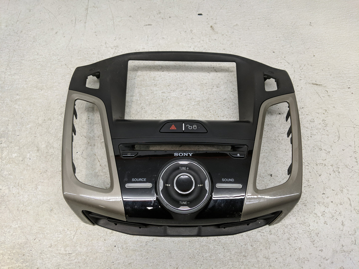 2012 Ford Focus Radio AM FM Cd Player Receiver Replacement P/N:BM51 18835 DAW Fits OEM Used Auto Parts - Oemusedautoparts1.c