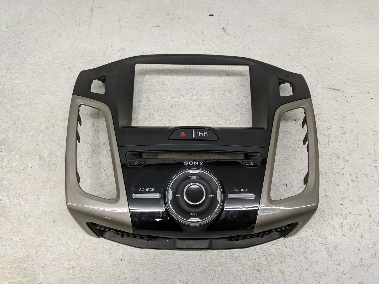 2012 Ford Focus Radio AM FM Cd Player Receiver Replacement P/N:BM51 18835 DAW Fits OEM Used Auto Parts - Oemusedautoparts1.c