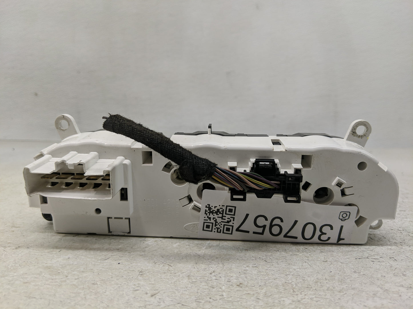 2012 Ford Focus Climate Control Module Temperature AC/Heater Replacement P/N:CM5T-19980 BM5T-19980, BM5T-18549 Fits OEM Used