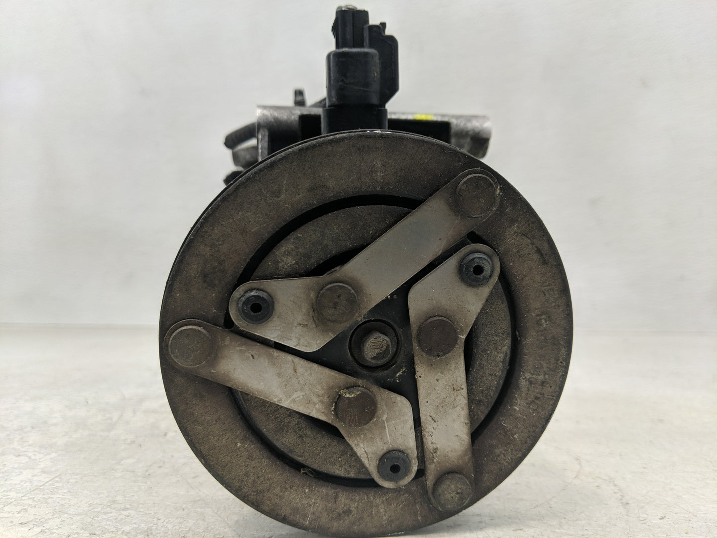 2012-2013 Ford Focus Air Conditioning A/c Ac Compressor Oem - Oemusedautoparts1.com