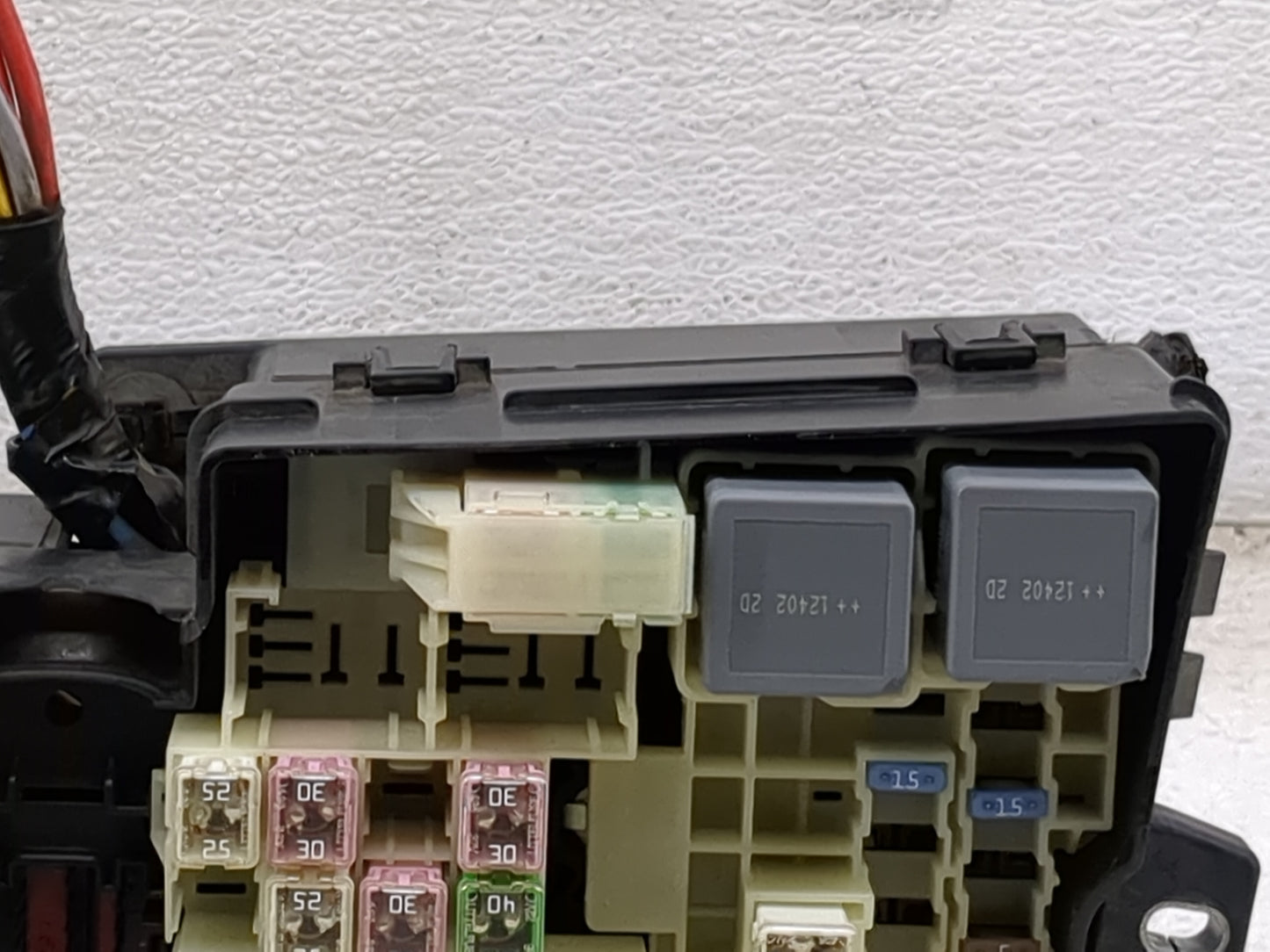 2012-2014 Ford Focus Fusebox Fuse Box Panel Relay Module P/N:AV6T-14A142-AB AV6T-14A142-AA, FU4T-14K733 Fits Fits 2012 2013 