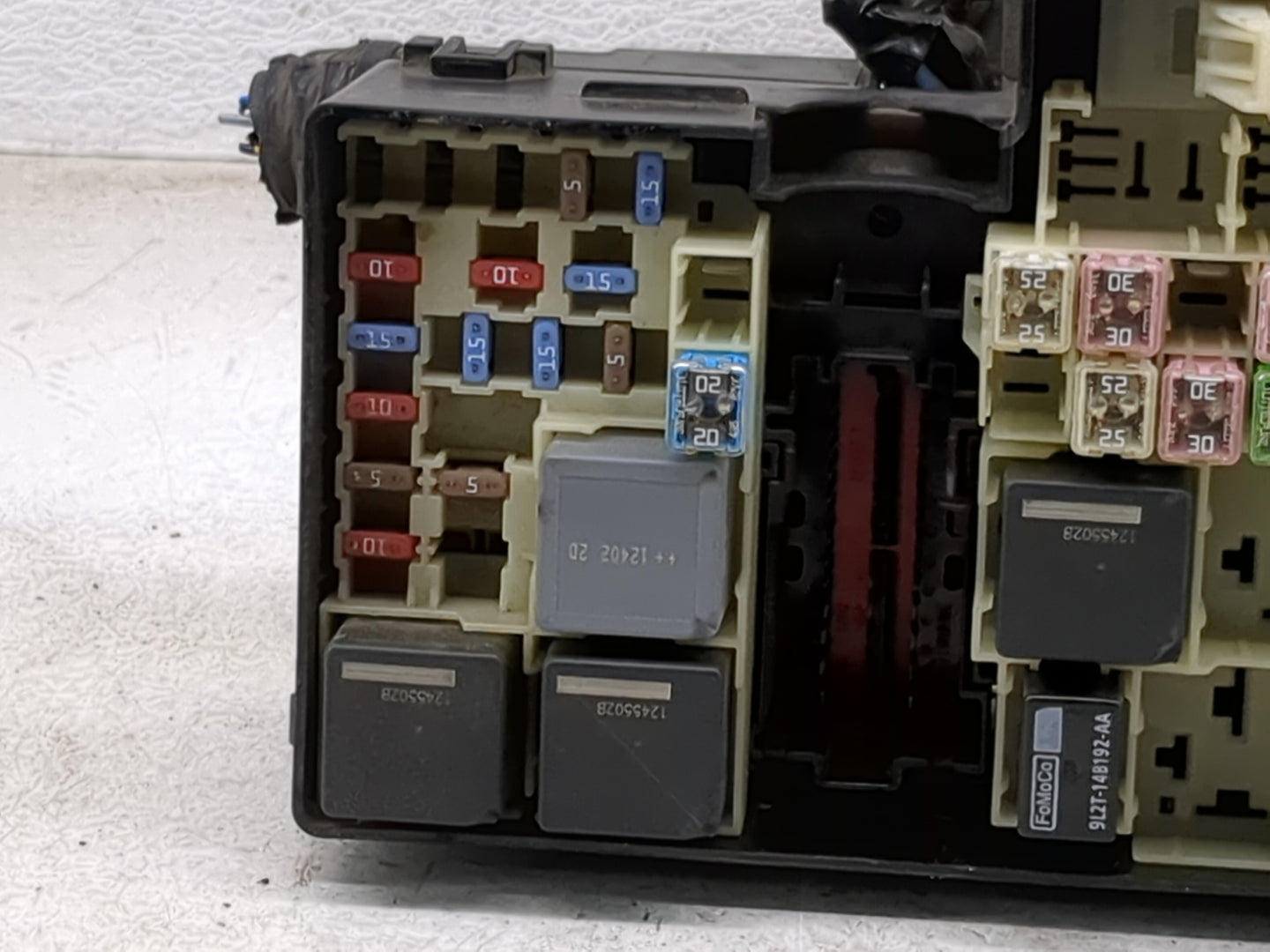 2012-2014 Ford Focus Fusebox Fuse Box Panel Relay Module P/N:AV6T-14A142-AB AV6T-14A142-AA, FU4T-14K733 Fits Fits 2012 2013 