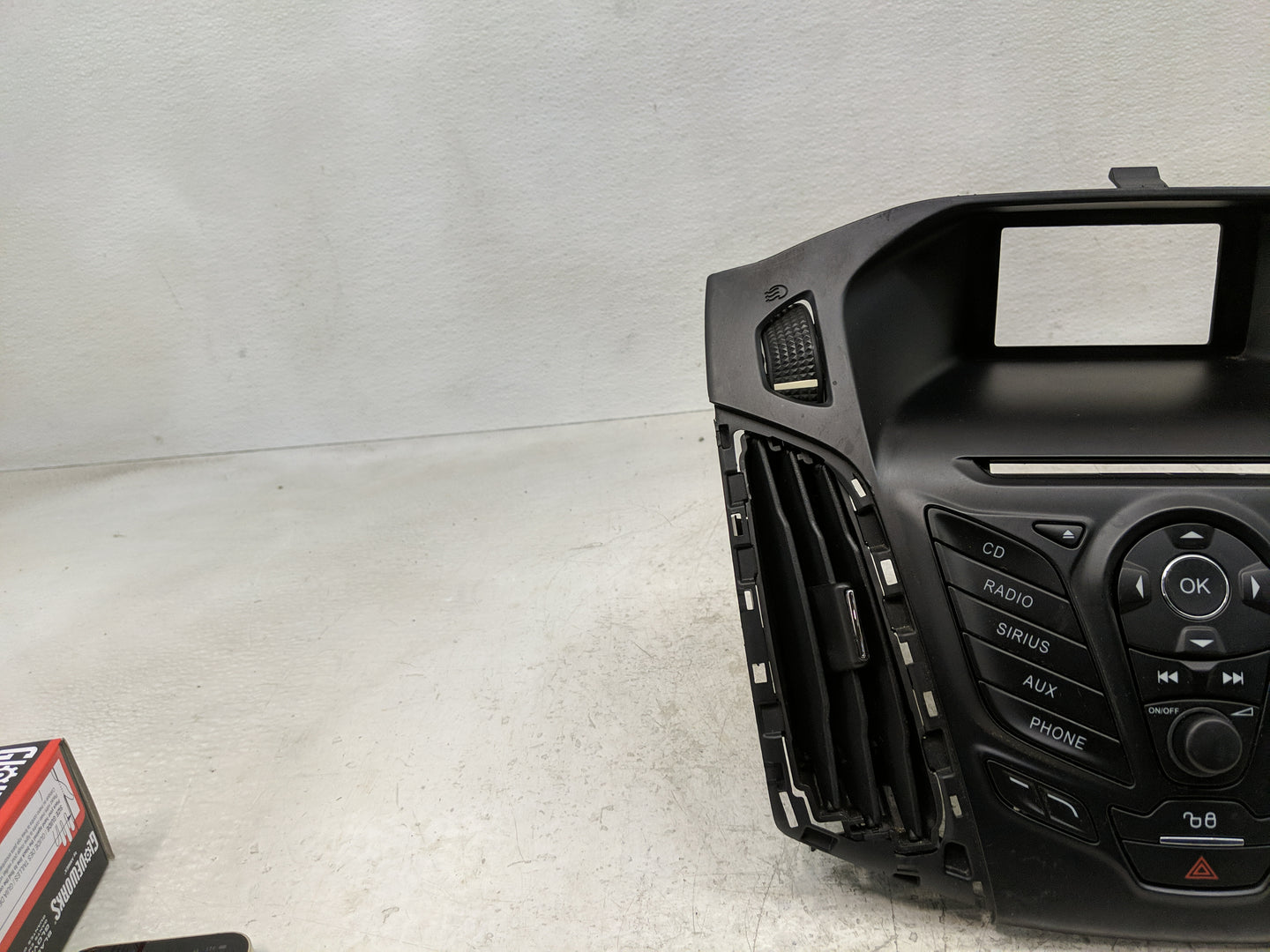 2012-2013 Ford Focus Radio AM FM Cd Player Receiver Replacement P/N:CM5T18K811KA Fits Fits 2012 2013 OEM Used Auto Parts - O