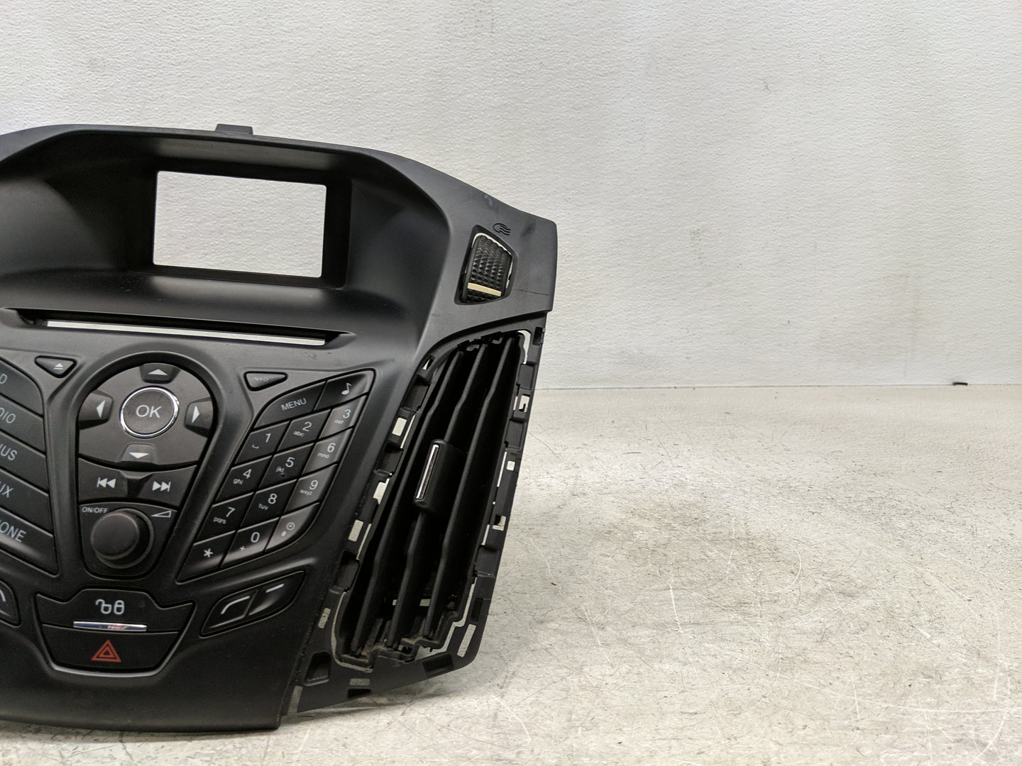 2012-2013 Ford Focus Radio AM FM Cd Player Receiver Replacement P/N:CM5T18K811KA Fits Fits 2012 2013 OEM Used Auto Parts - O