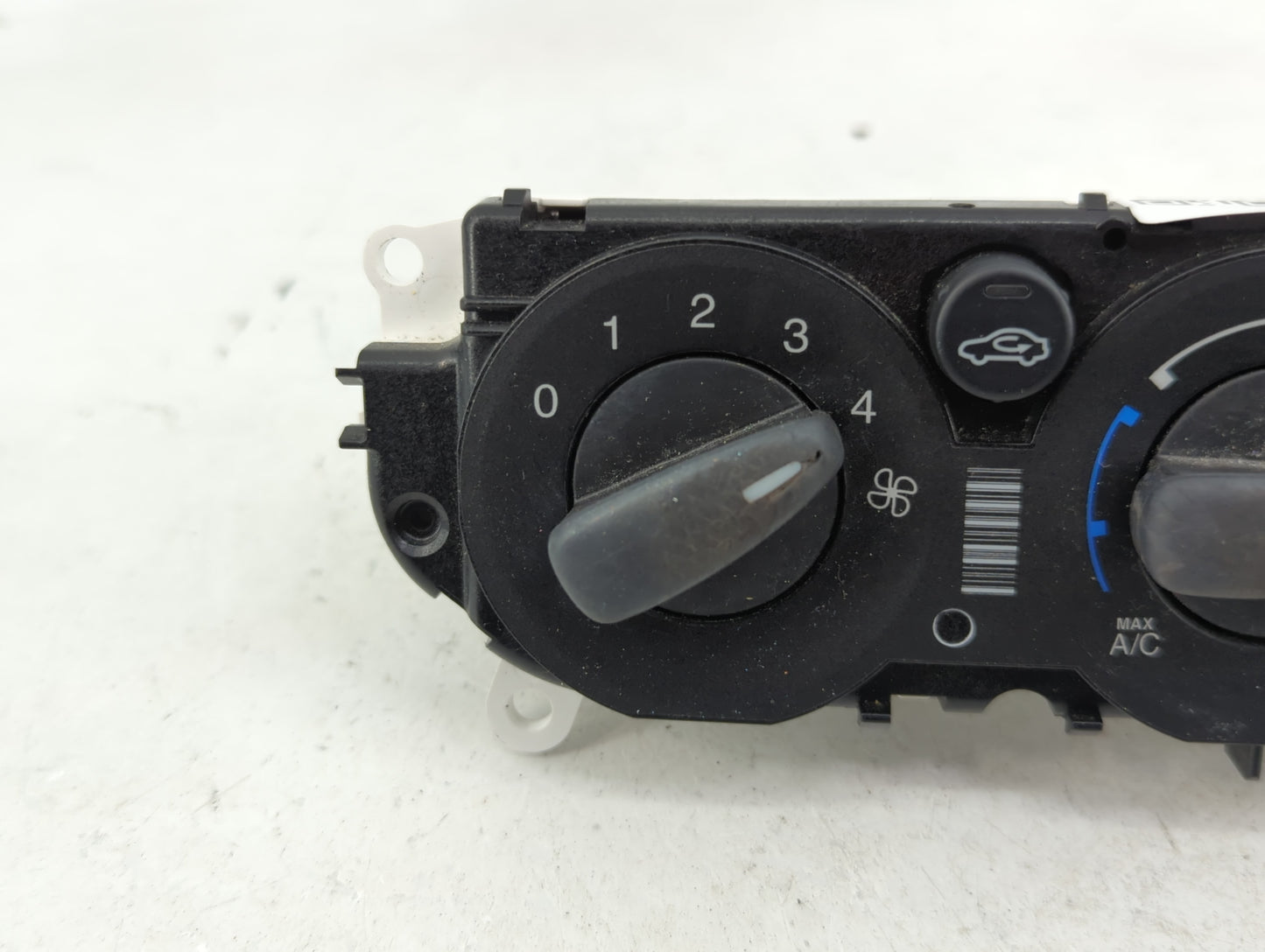 2012 Ford Focus Climate Control Module Temperature AC/Heater Replacement P/N:CM5T 19980 BM5T 19980, BM5T 18540 Fits OEM Used