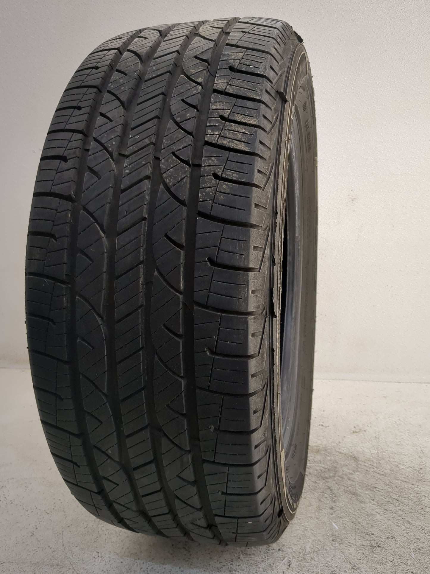 Used Tire 215/55R16 KELLY EDGE TOURING A/S 93V - Tread Depth 8/32 - Oemusedautoparts1.com
