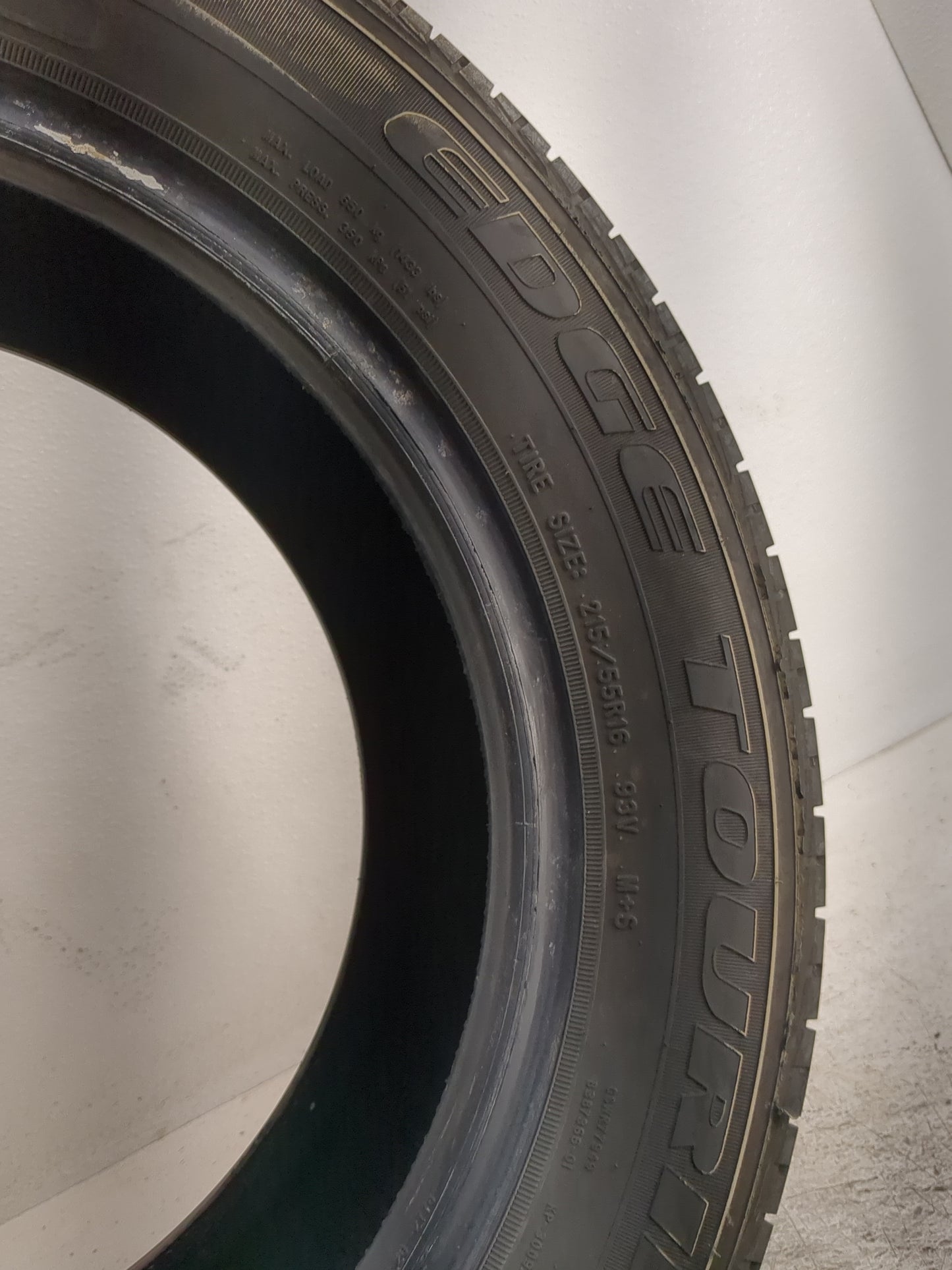 Used Tire 215/55R16 KELLY EDGE TOURING A/S 93V - Tread Depth 8/32 - Oemusedautoparts1.com