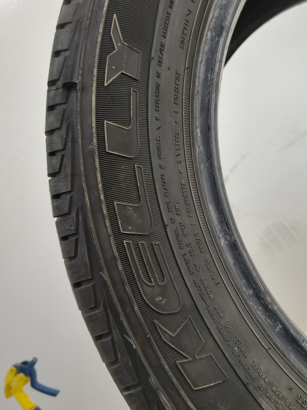 Used Tire 215/55R16 KELLY EDGE TOURING A/S 93V - Tread Depth 8/32 - Oemusedautoparts1.com