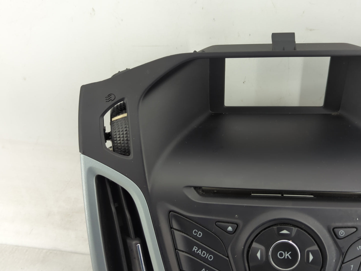 2012-2013 Ford Focus Radio AM FM Cd Player Receiver Replacement P/N:CM5T18K811LA Fits Fits 2012 2013 OEM Used Auto Parts - O