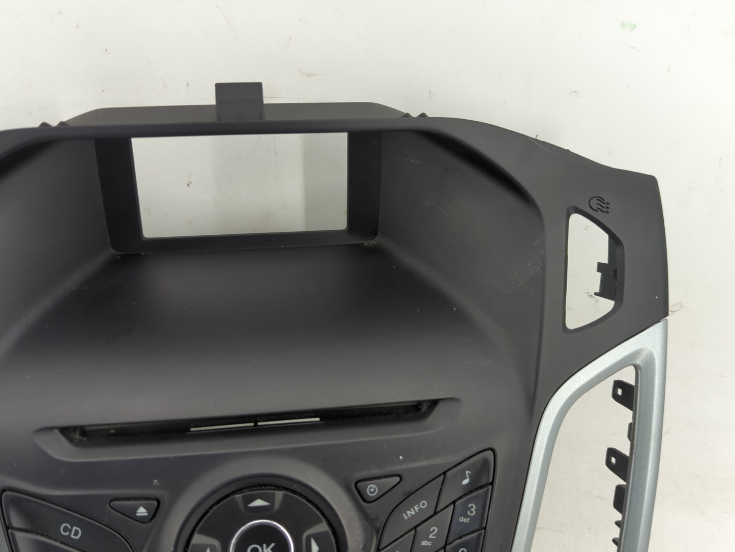 2012-2013 Ford Focus Radio AM FM Cd Player Receiver Replacement P/N:CM5T18K811LA Fits Fits 2012 2013 OEM Used Auto Parts - O