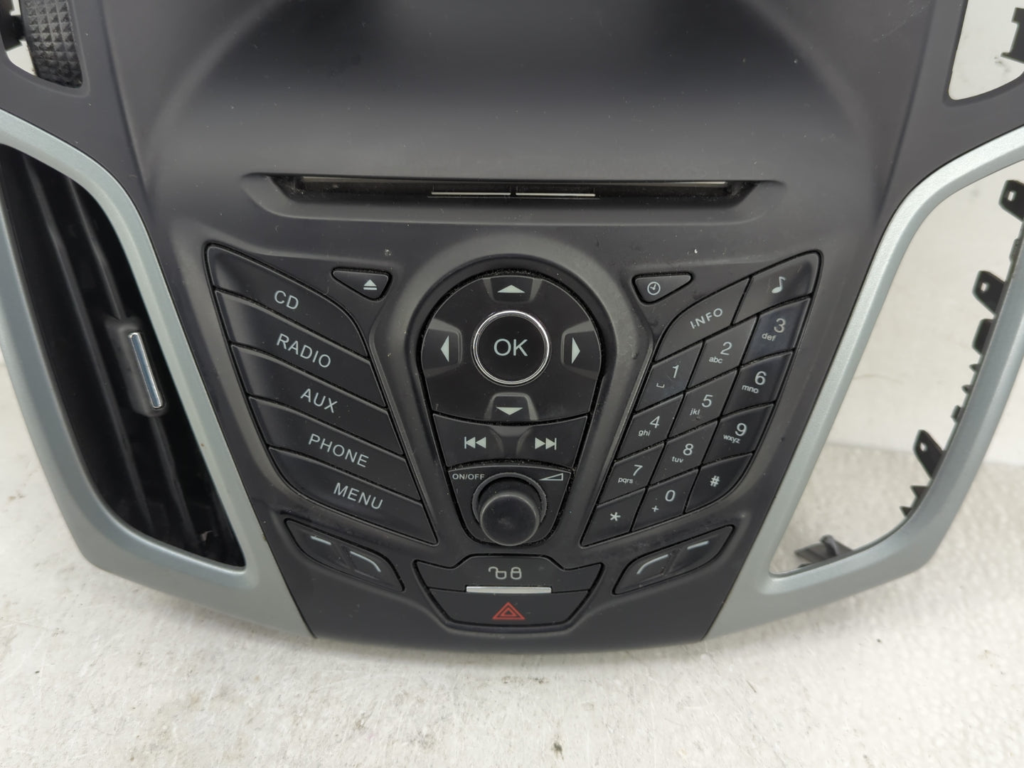 2012-2013 Ford Focus Radio AM FM Cd Player Receiver Replacement P/N:CM5T18K811LA Fits Fits 2012 2013 OEM Used Auto Parts - O