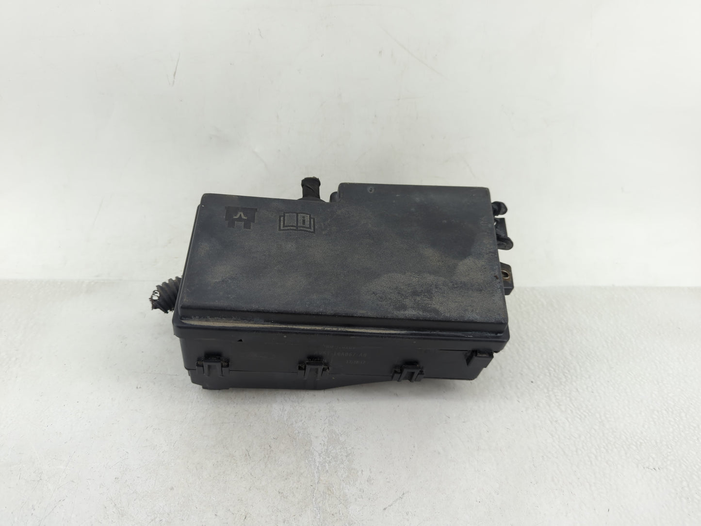 2012-2014 Ford Focus Fusebox Fuse Box Panel Relay Module P/N:AV6T-14A142-AA AV6T-14A067-AB Fits Fits 2012 2013 2014 OEM Used
