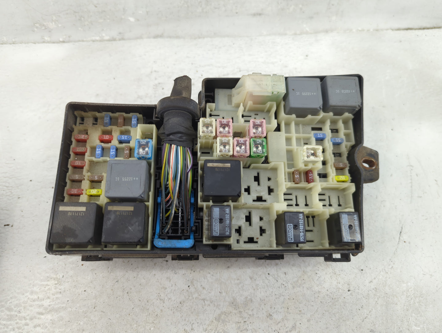 2012-2014 Ford Focus Fusebox Fuse Box Panel Relay Module P/N:AV6T-14A076-AB AV6T-14A142-AB Fits Fits 2012 2013 2014 OEM Used
