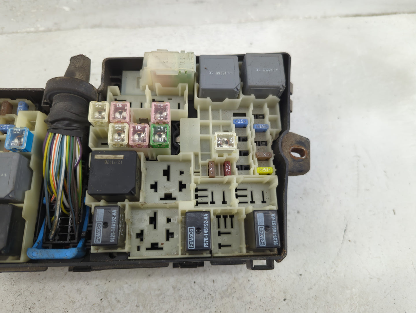2012-2014 Ford Focus Fusebox Fuse Box Panel Relay Module P/N:AV6T-14A076-AB AV6T-14A142-AB Fits Fits 2012 2013 2014 OEM Used