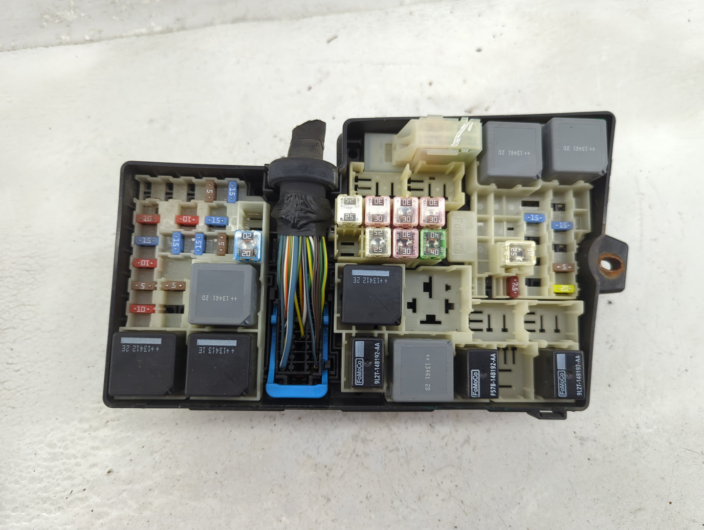 2012-2014 Ford Focus Fusebox Fuse Box Panel Relay Module P/N:21090 000 001 19197 000 001, AV6T-14A142-AB Fits Fits 2012 2013