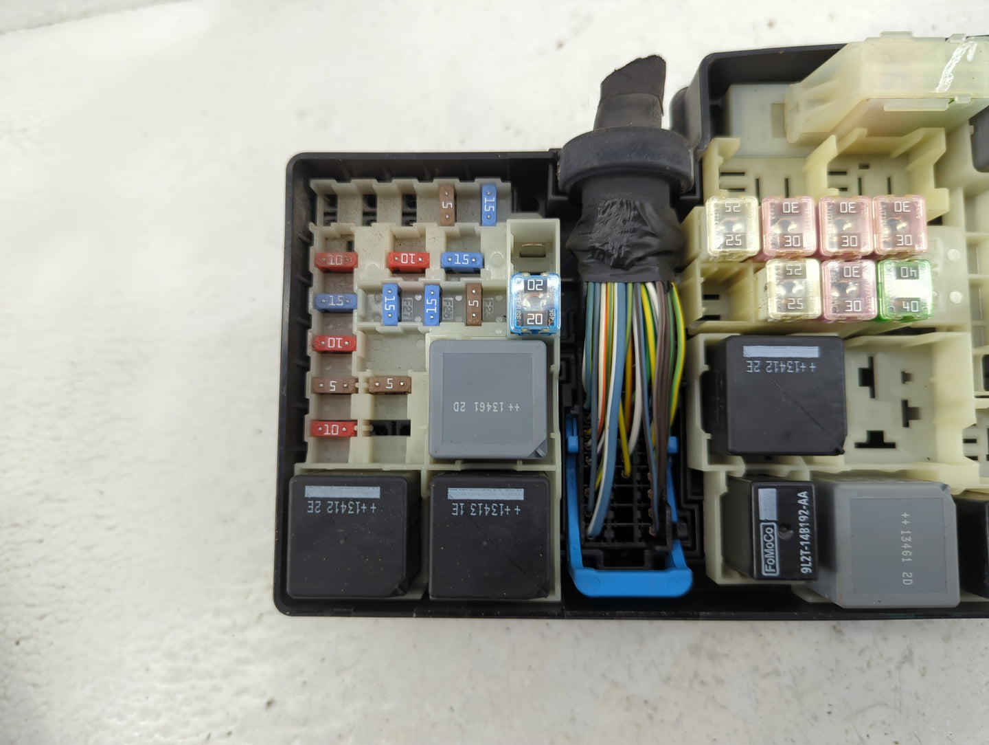 2012-2014 Ford Focus Fusebox Fuse Box Panel Relay Module P/N:21090 000 001 19197 000 001, AV6T-14A142-AB Fits Fits 2012 2013
