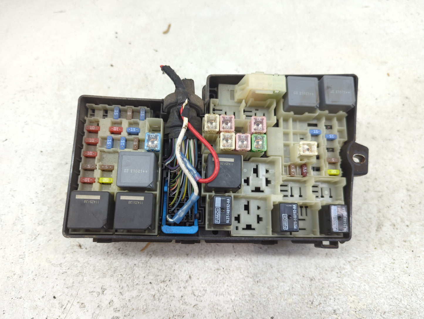 2012-2014 Ford Focus Fusebox Fuse Box Panel Relay Module P/N:19197 000 001 AV6T-14A076-AB, 21090 000 001 Fits Fits 2012 2013