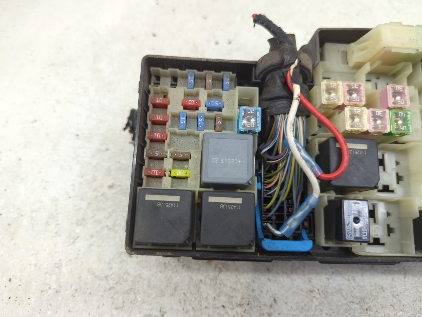 2012-2014 Ford Focus Fusebox Fuse Box Panel Relay Module P/N:19197 000 001 AV6T-14A076-AB, 21090 000 001 Fits Fits 2012 2013