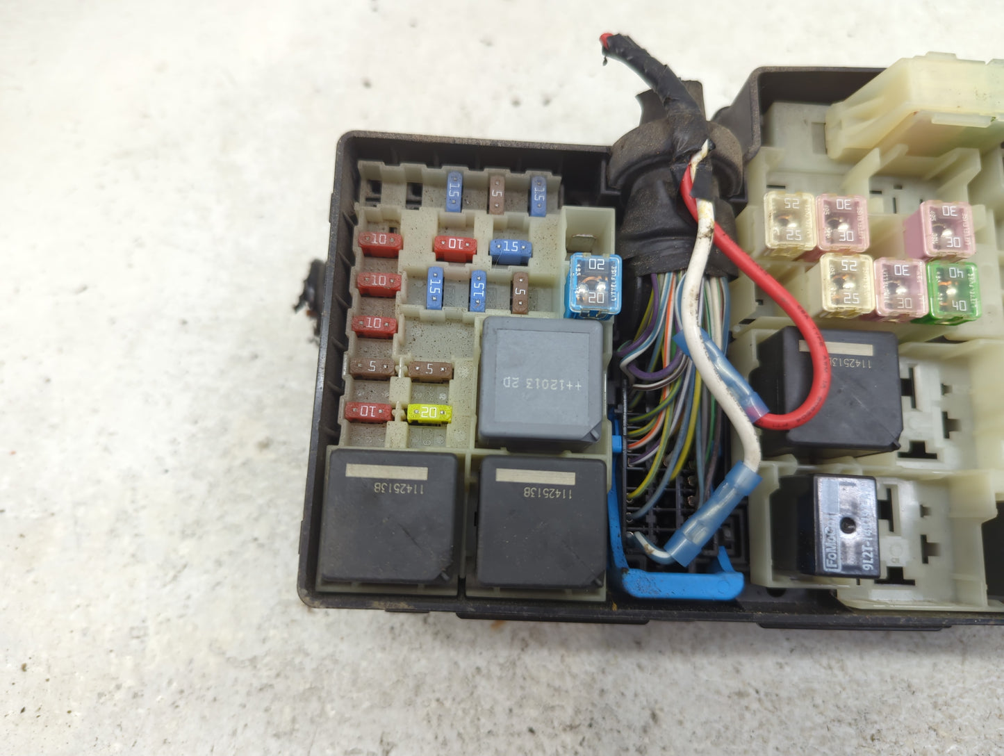 2012-2014 Ford Focus Fusebox Fuse Box Panel Relay Module P/N:19197 000 001 AV6T-14A076-AB, 21090 000 001 Fits Fits 2012 2013