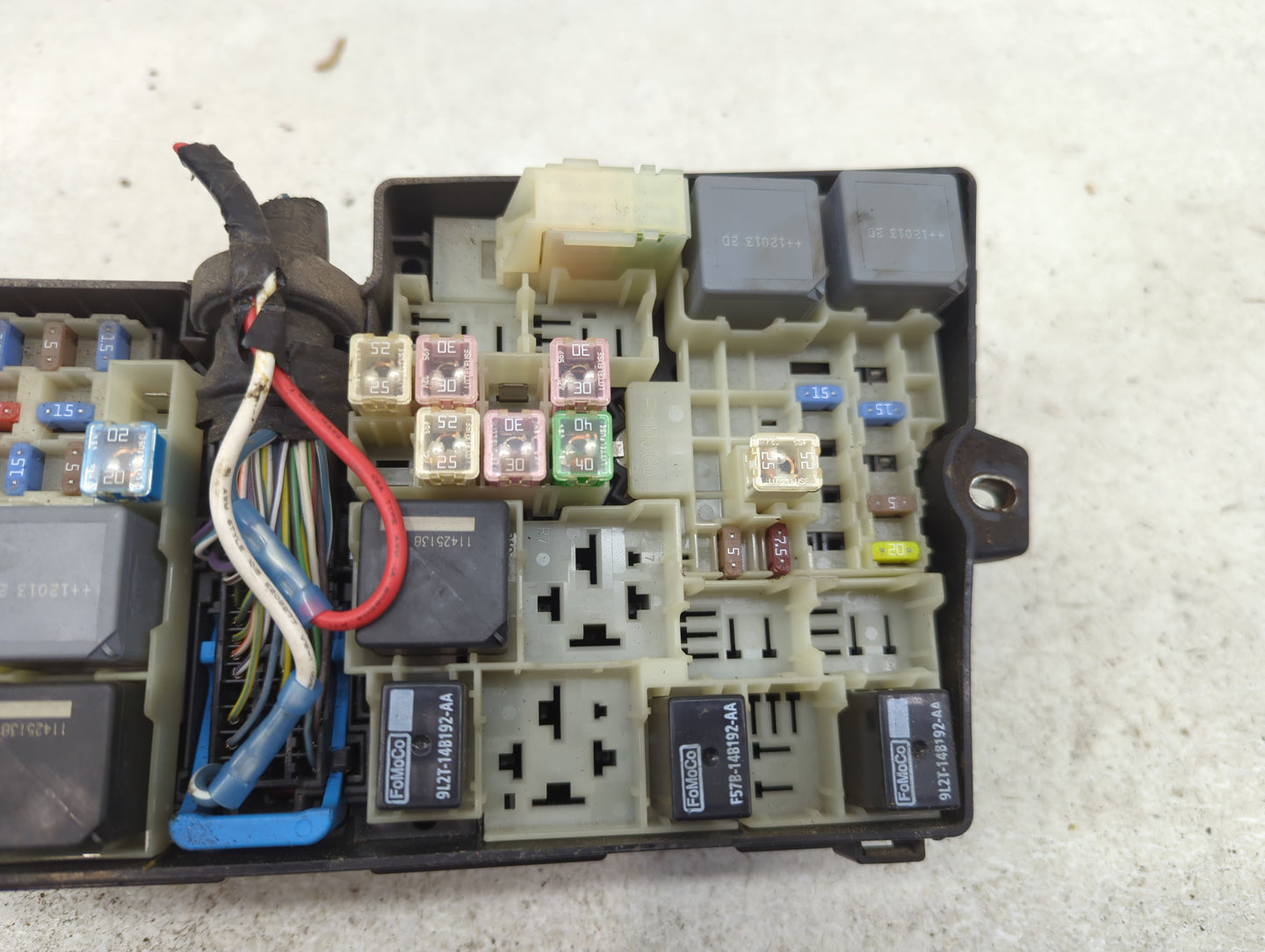 2012-2014 Ford Focus Fusebox Fuse Box Panel Relay Module P/N:19197 000 001 AV6T-14A076-AB, 21090 000 001 Fits Fits 2012 2013