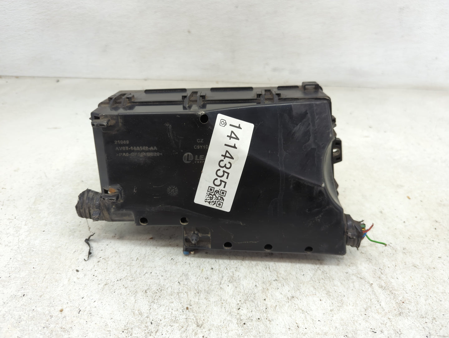 2012-2014 Ford Focus Fusebox Fuse Box Panel Relay Module P/N:19197 000 001 AV6T-14A076-AB, 21090 000 001 Fits Fits 2012 2013
