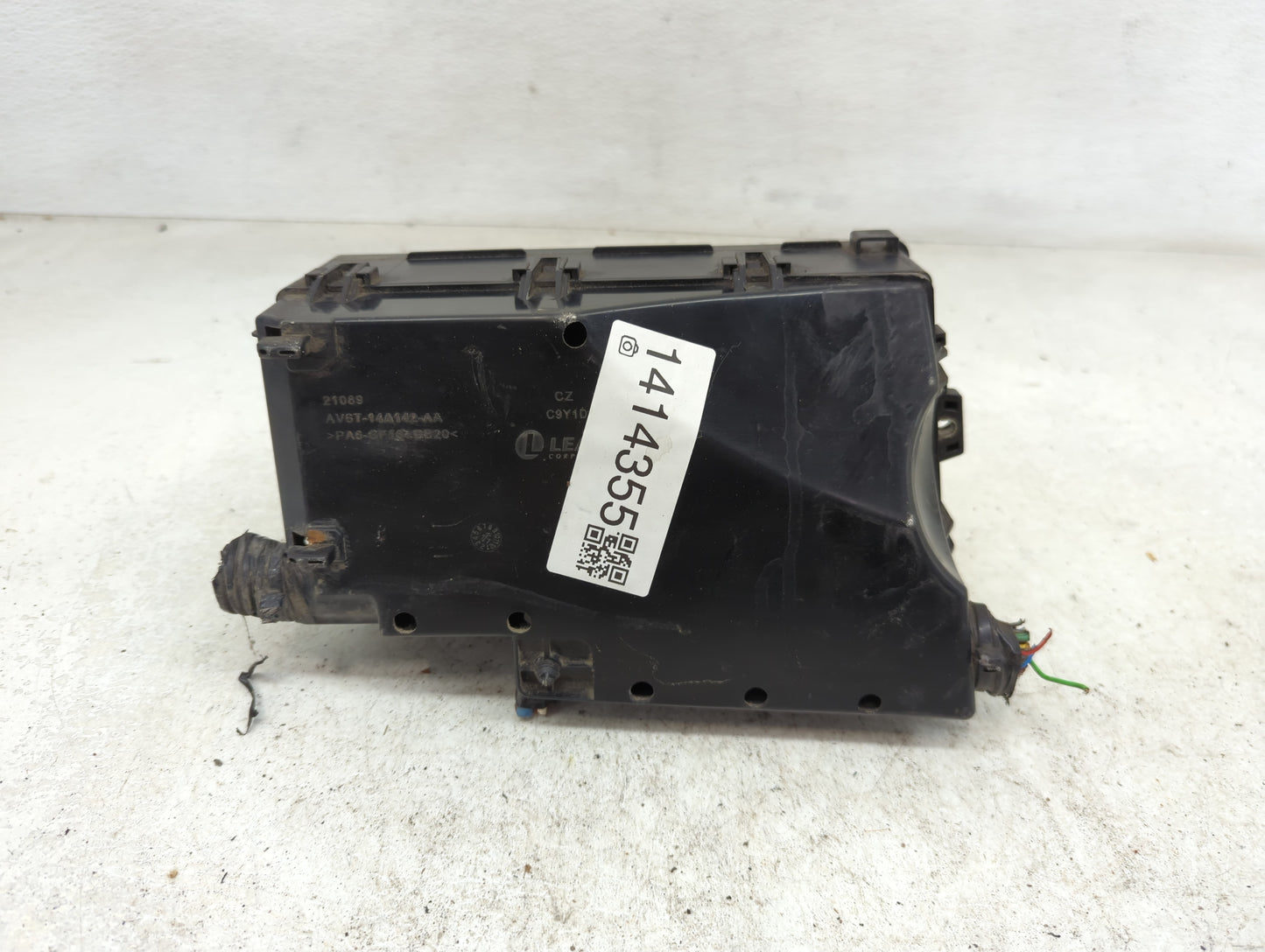 2012-2014 Ford Focus Fusebox Fuse Box Panel Relay Module P/N:19197 000 001 AV6T-14A076-AB, 21090 000 001 Fits Fits 2012 2013