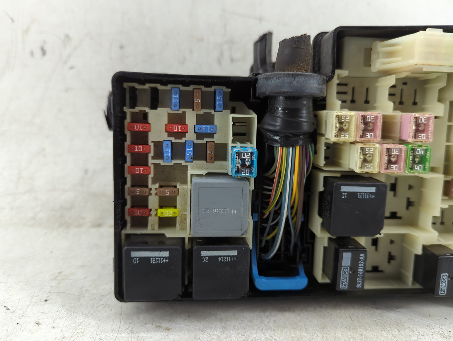 2012-2014 Ford Focus Fusebox Fuse Box Panel Relay Module P/N:19197 000 001 21090 000 001, AV6T-14A076-AB Fits Fits 2012 2013