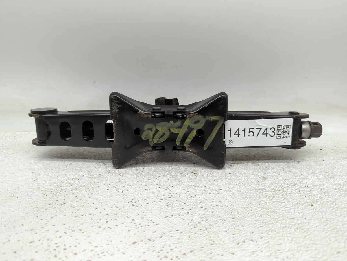 2012 Ford Focus Spare Scissor Car Jack 1415743 - Oemusedautoparts1.com