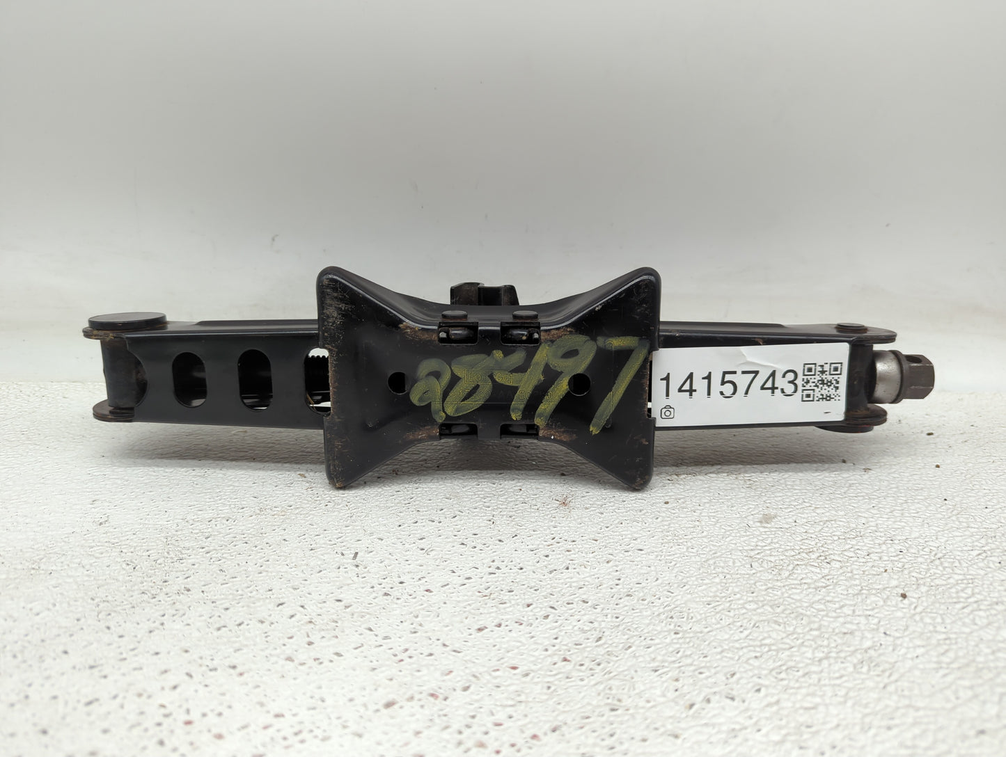2012 Ford Focus Spare Scissor Car Jack - Oemusedautoparts1.com